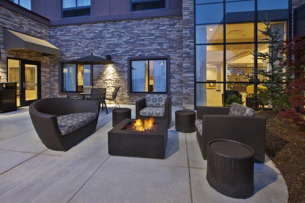 Best-Western-Plus-Cranberry-Twp-PA-Outdoor-Area.jpg