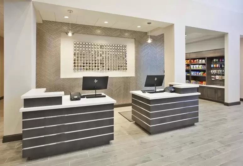 Best-western-Plus-Cranberry-Twp-PA-Front-desk-(1).jpg