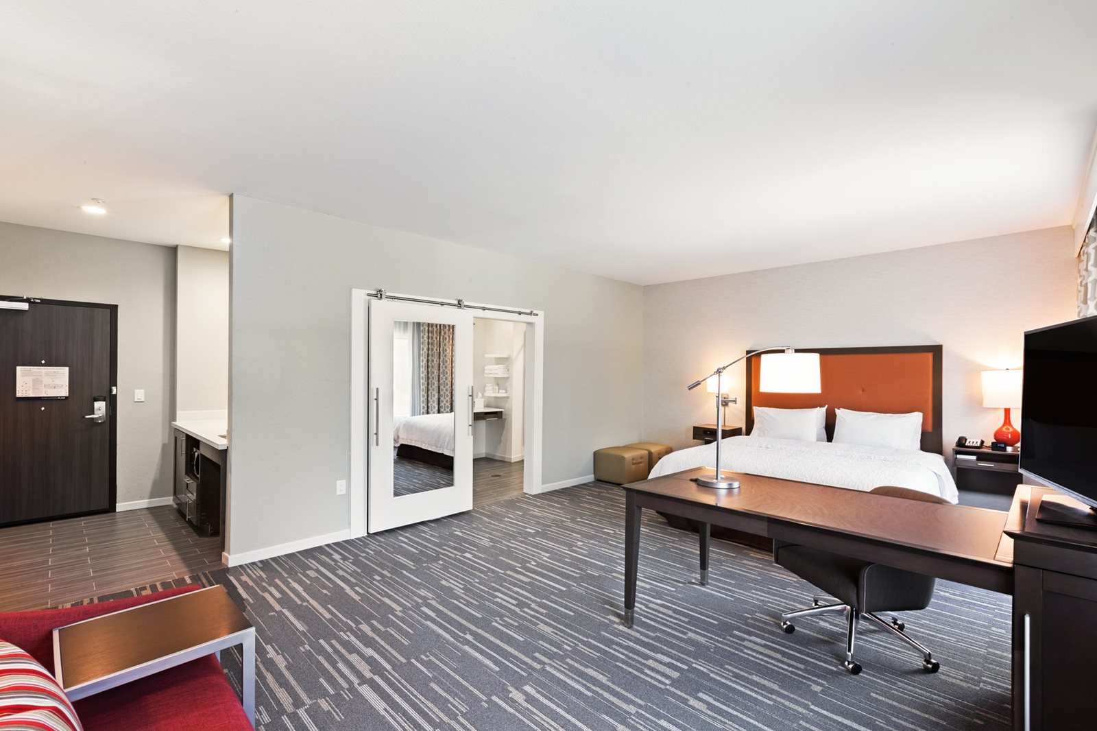 HOUAT-HAMPTON-INN-HOUSTON-ATASCOCITA,-TX-ADA-KING-SUITE-002-low-res.jpg