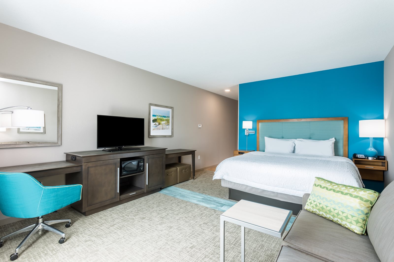 HamptonInn-MaryEstherFL-King-Sofa.jpg