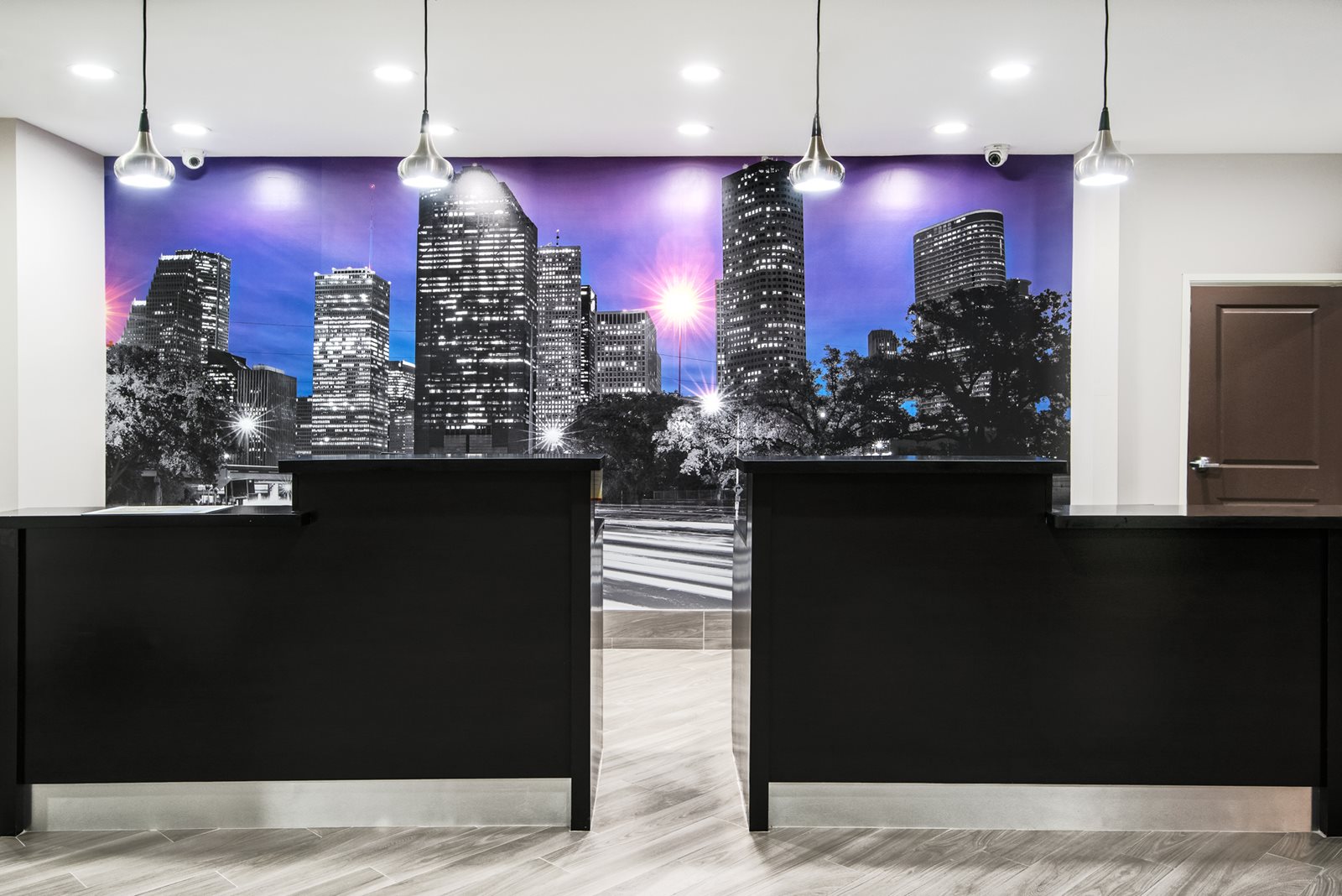 1LQ6337_FrontDesk-low-res.jpg