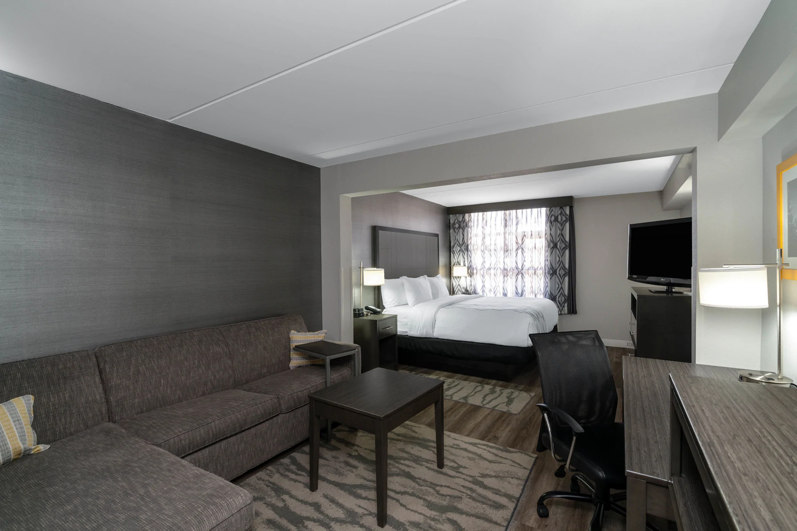 guestroom-living-area.png