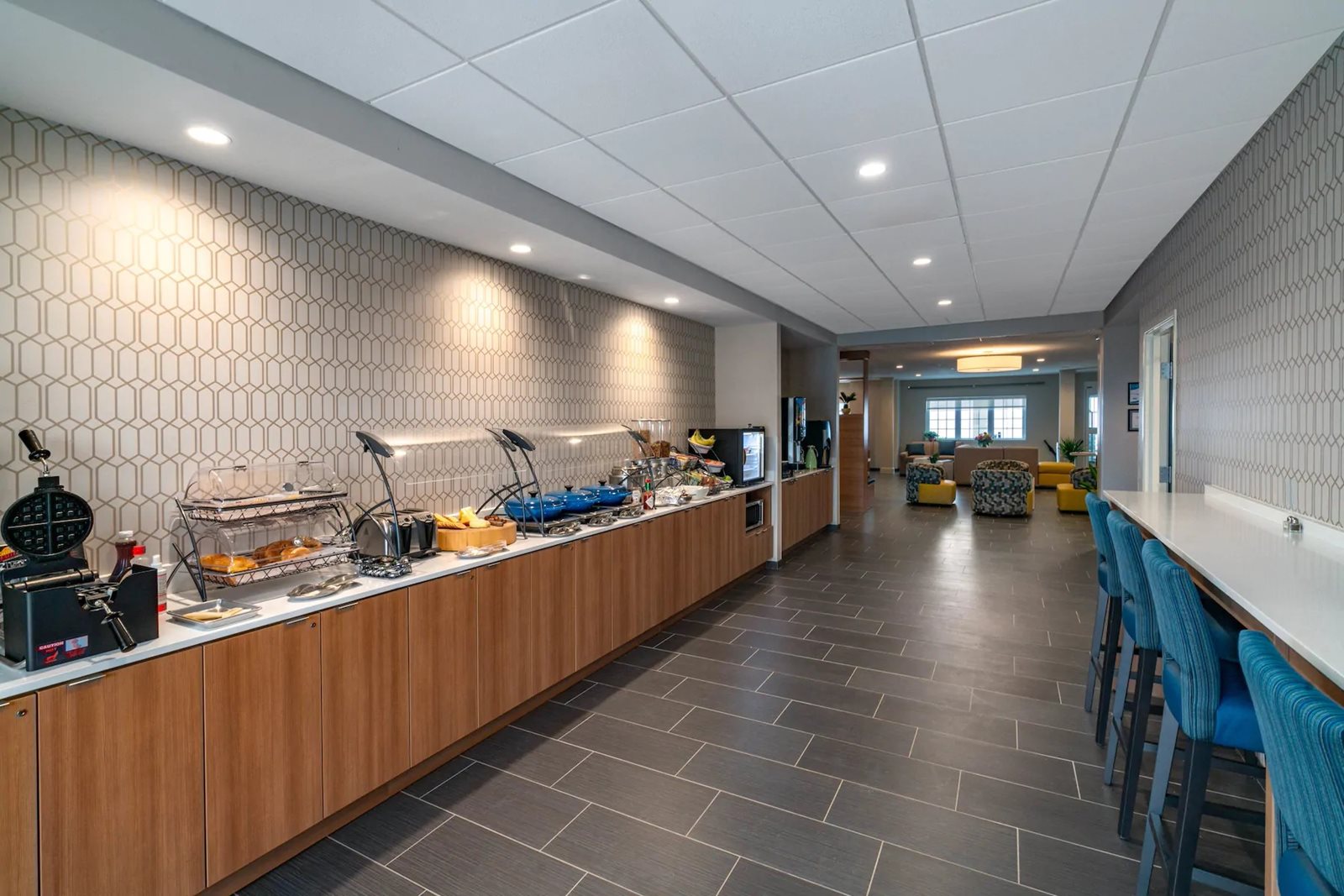 Microtel-Carlisle,-PA-breakfast-area.jpg